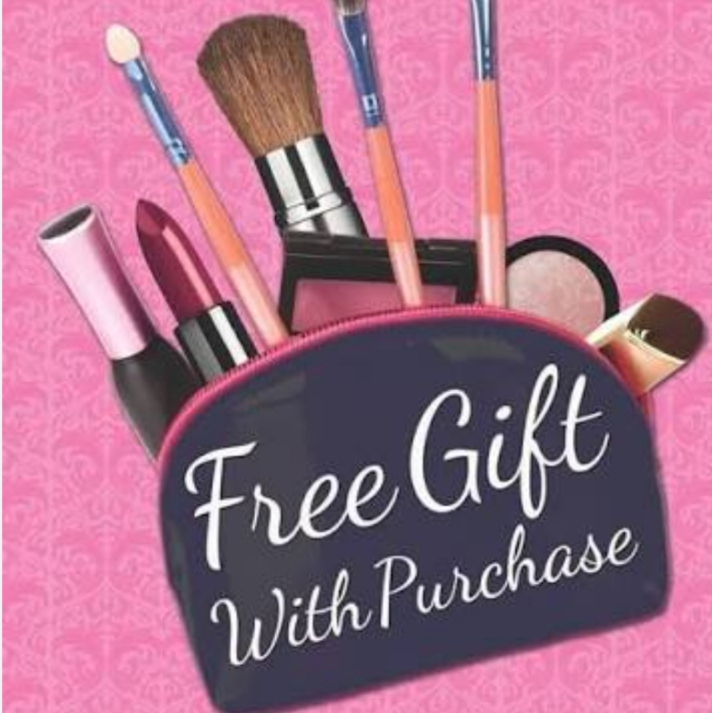 FREE GIFT WITH PURCHASE FROM MY CLOSET ❤️ OFFERS ARE ALWAYS WELCOME
